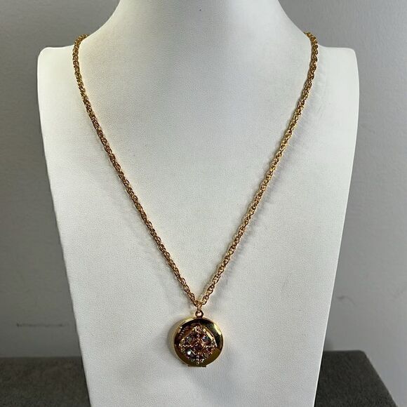Jewelry - Beautiful Gold Tone Necklace and Locket